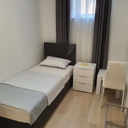 Aldi 1 Apartment พูลา ภายนอก รูปภาพ